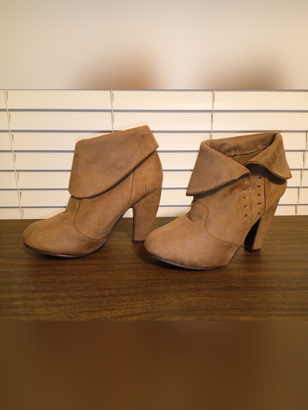 Taupe Brown Suede 3 1/2 Inch Heel Shoes - Size Medium (Fits 7/8)